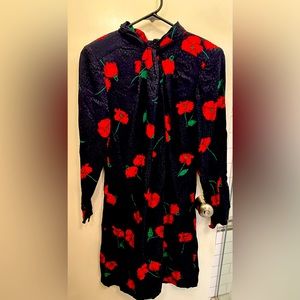 Silky dress black with red poppy
